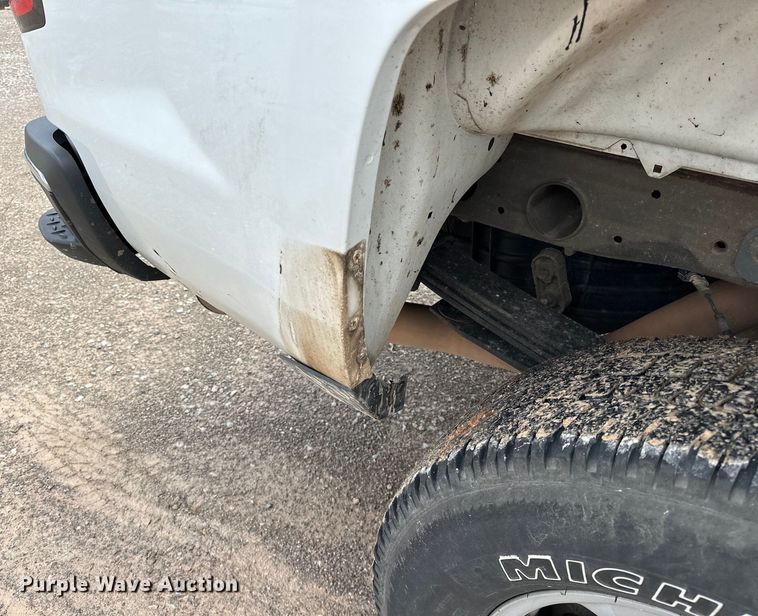 image for item NR9916 2018 Chevrolet  Silverado 2500HD Crew Cab pickup truck