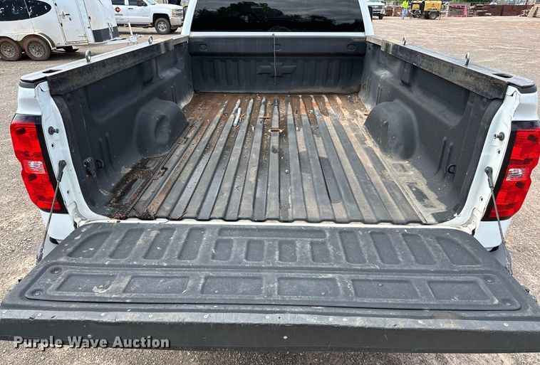 image for item NR9916 2018 Chevrolet  Silverado 2500HD Crew Cab pickup truck