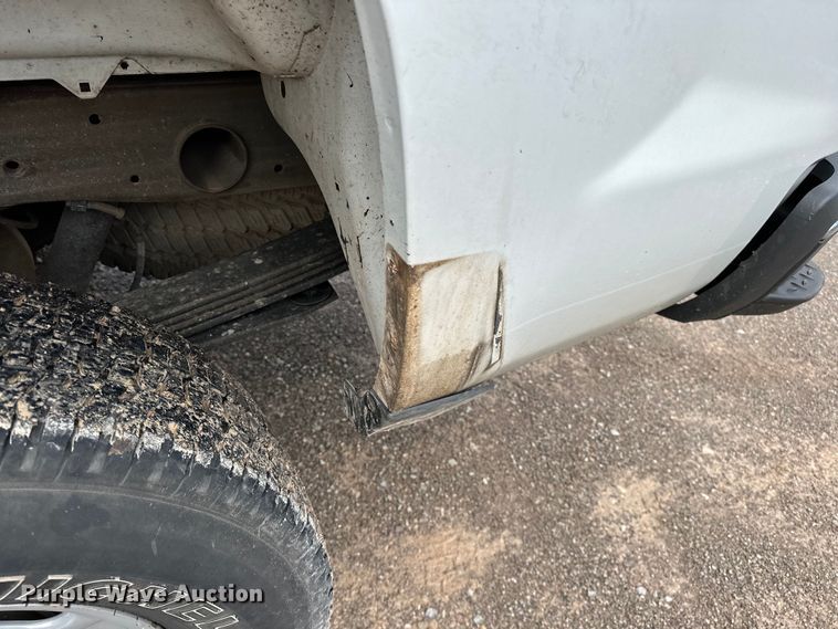 image for item NR9916 2018 Chevrolet  Silverado 2500HD Crew Cab pickup truck