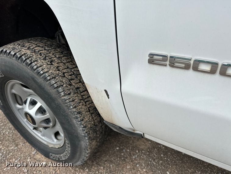 image for item NR9916 2018 Chevrolet  Silverado 2500HD Crew Cab pickup truck