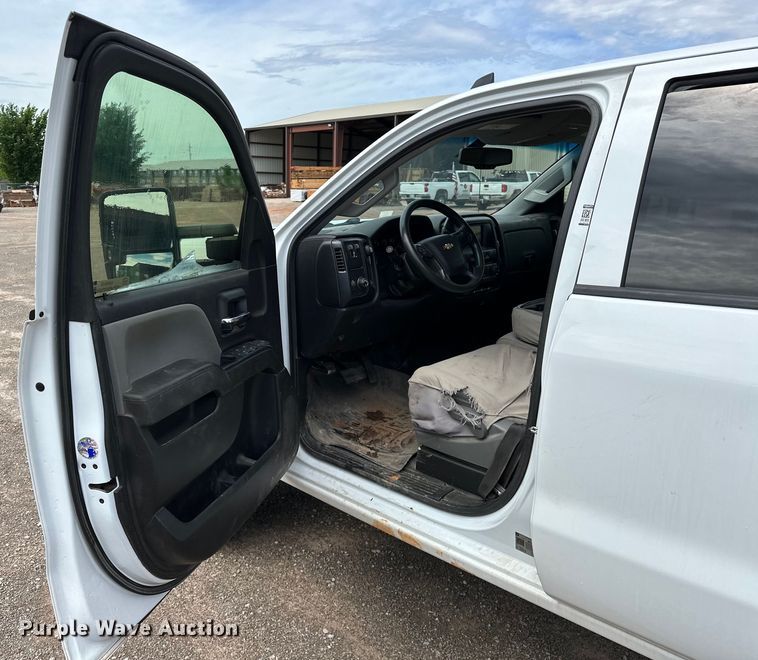 image for item NR9916 2018 Chevrolet  Silverado 2500HD Crew Cab pickup truck