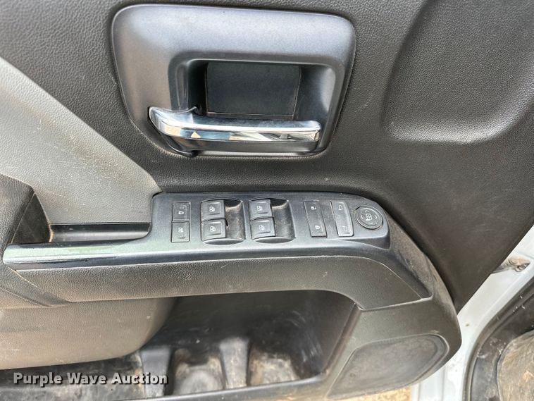 image for item NR9916 2018 Chevrolet  Silverado 2500HD Crew Cab pickup truck