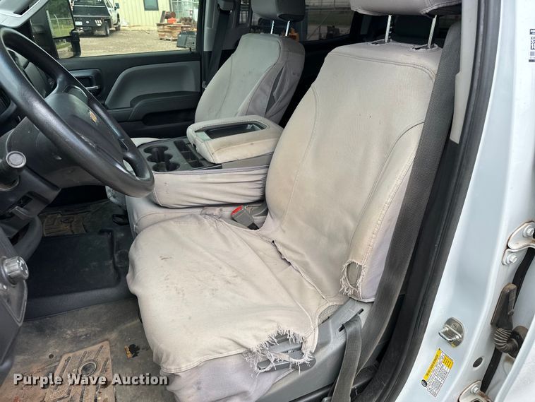 image for item NR9916 2018 Chevrolet  Silverado 2500HD Crew Cab pickup truck