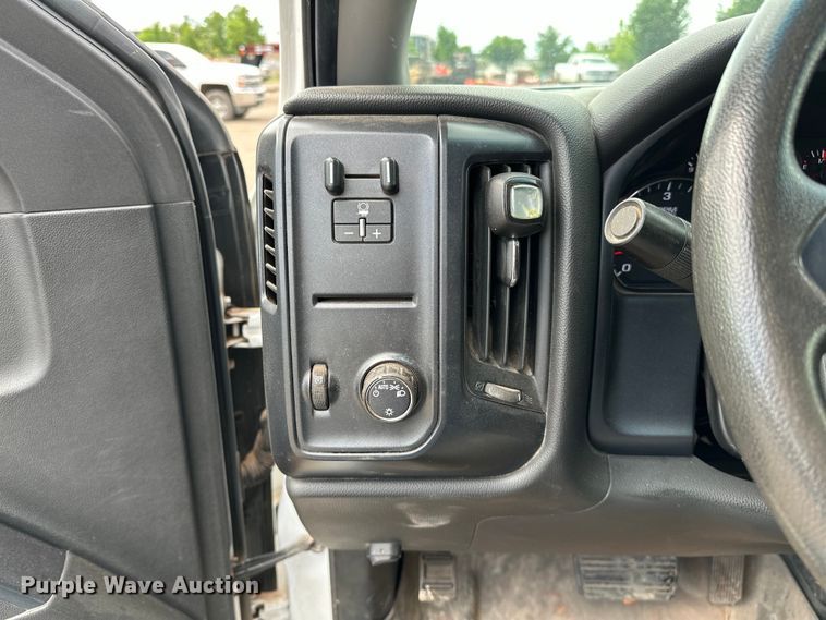 image for item NR9916 2018 Chevrolet  Silverado 2500HD Crew Cab pickup truck