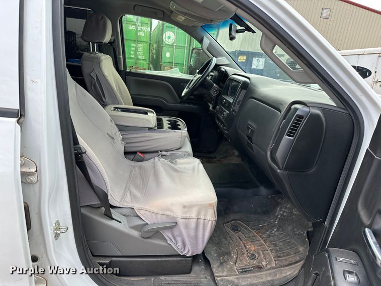 image for item NR9916 2018 Chevrolet  Silverado 2500HD Crew Cab pickup truck