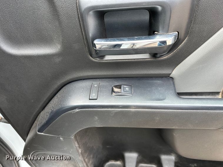 image for item NR9916 2018 Chevrolet  Silverado 2500HD Crew Cab pickup truck