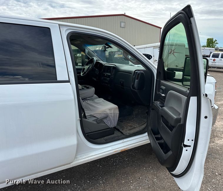 image for item NR9916 2018 Chevrolet  Silverado 2500HD Crew Cab pickup truck