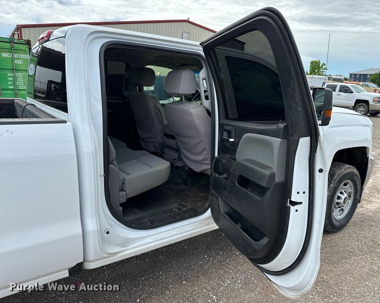 image for item NR9916 2018 Chevrolet  Silverado 2500HD Crew Cab pickup truck