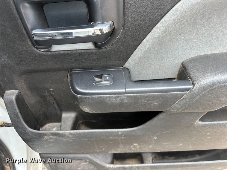 image for item NR9916 2018 Chevrolet  Silverado 2500HD Crew Cab pickup truck