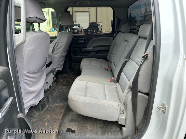 image for item NR9916 2018 Chevrolet  Silverado 2500HD Crew Cab pickup truck