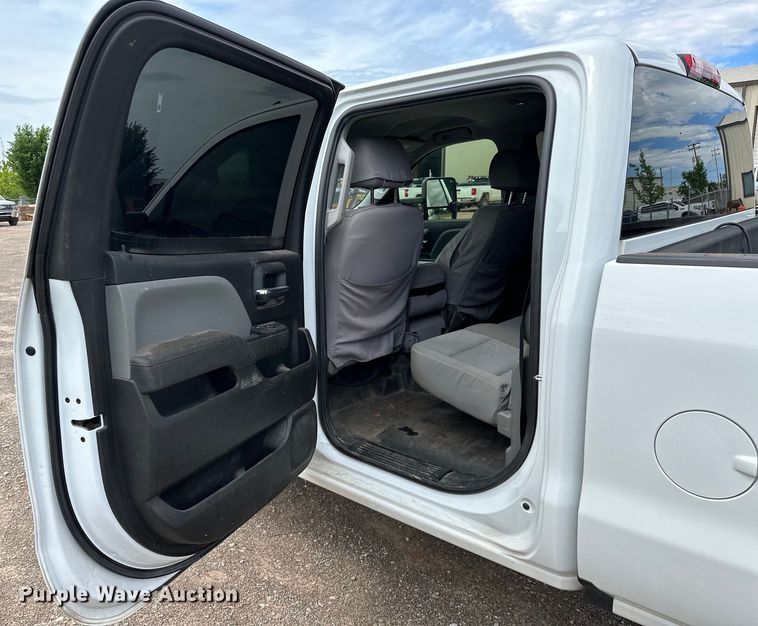 image for item NR9916 2018 Chevrolet  Silverado 2500HD Crew Cab pickup truck