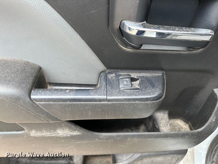 image for item NR9916 2018 Chevrolet  Silverado 2500HD Crew Cab pickup truck