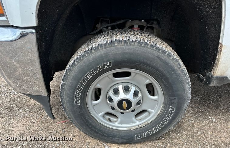 image for item NR9916 2018 Chevrolet  Silverado 2500HD Crew Cab pickup truck