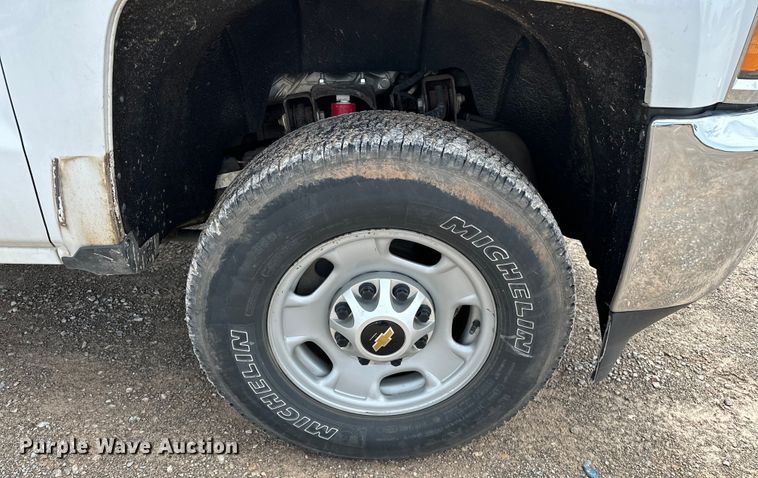 image for item NR9916 2018 Chevrolet  Silverado 2500HD Crew Cab pickup truck