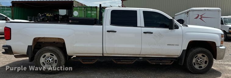 image for item NR9918 2015 Chevrolet  Silverado 2500HD Crew Cab pickup truck
