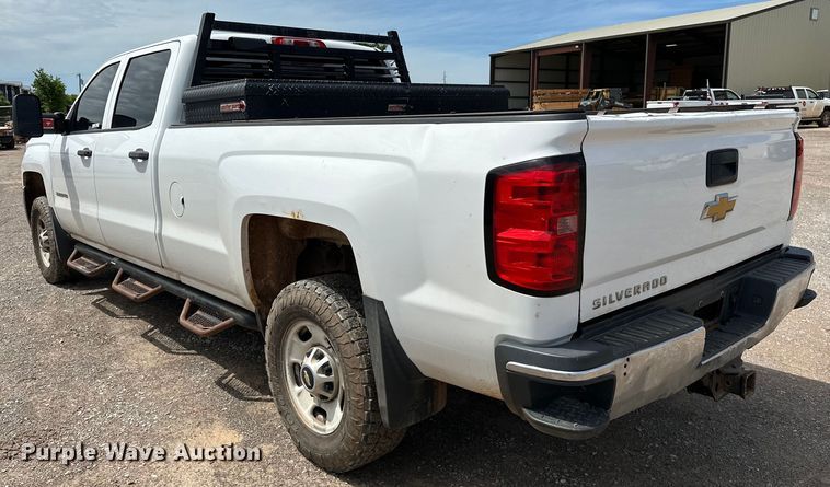 image for item NR9918 2015 Chevrolet  Silverado 2500HD Crew Cab pickup truck