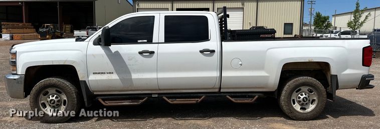 image for item NR9918 2015 Chevrolet  Silverado 2500HD Crew Cab pickup truck