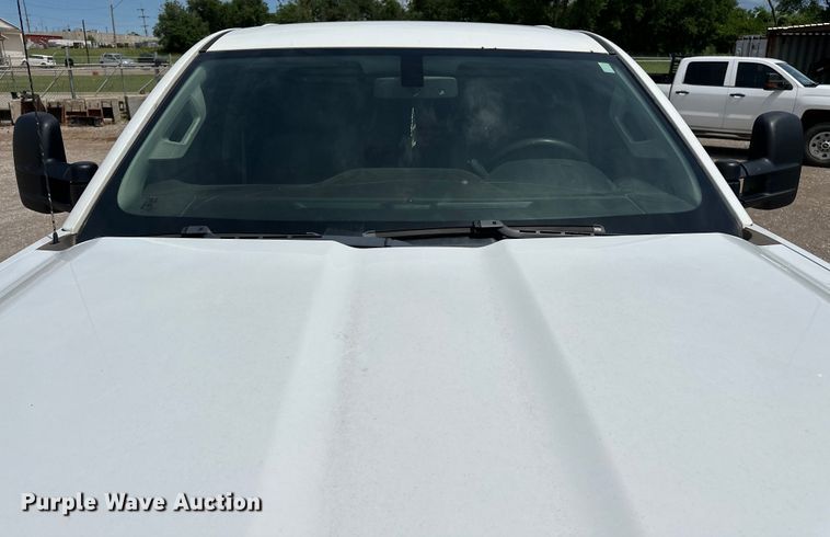 image for item NR9918 2015 Chevrolet  Silverado 2500HD Crew Cab pickup truck