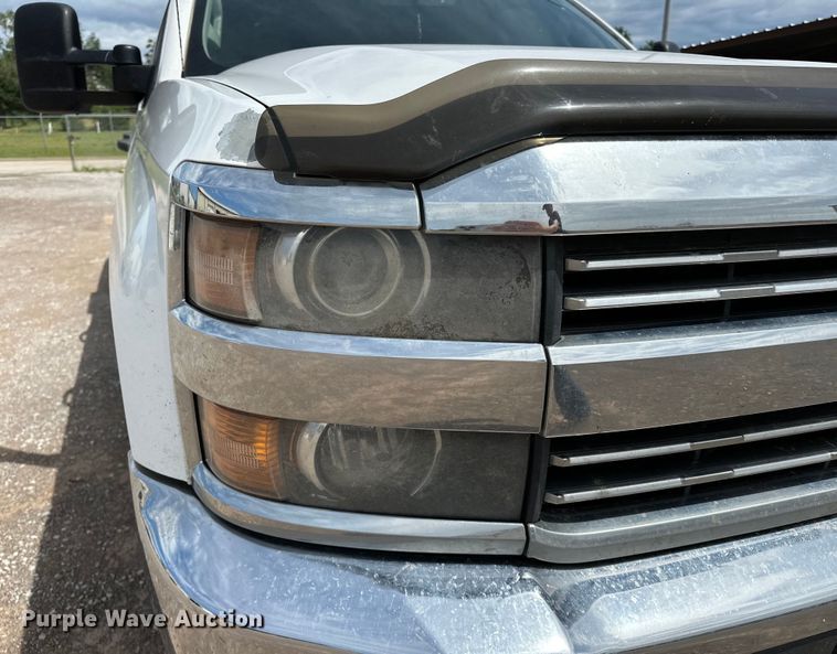 image for item NR9918 2015 Chevrolet  Silverado 2500HD Crew Cab pickup truck