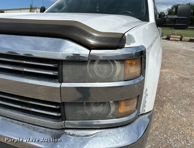 image for item NR9918 2015 Chevrolet  Silverado 2500HD Crew Cab pickup truck