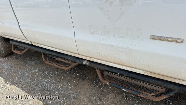 image for item NR9918 2015 Chevrolet  Silverado 2500HD Crew Cab pickup truck