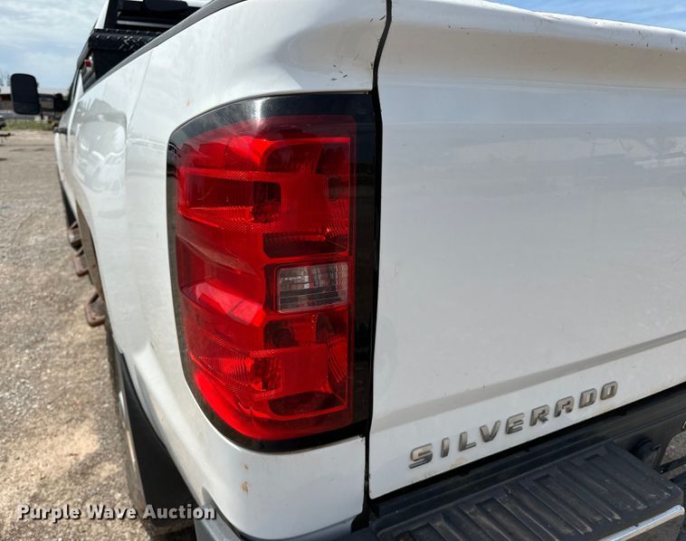 image for item NR9918 2015 Chevrolet  Silverado 2500HD Crew Cab pickup truck