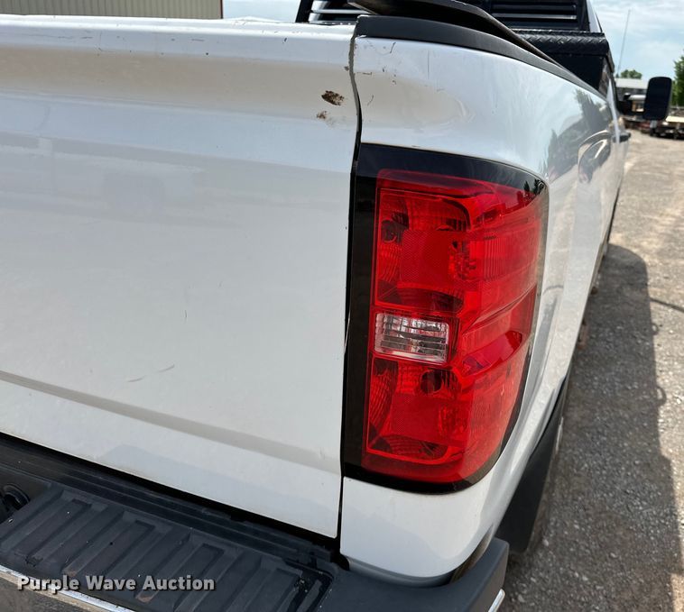 image for item NR9918 2015 Chevrolet  Silverado 2500HD Crew Cab pickup truck