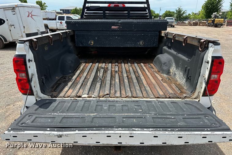 image for item NR9918 2015 Chevrolet  Silverado 2500HD Crew Cab pickup truck