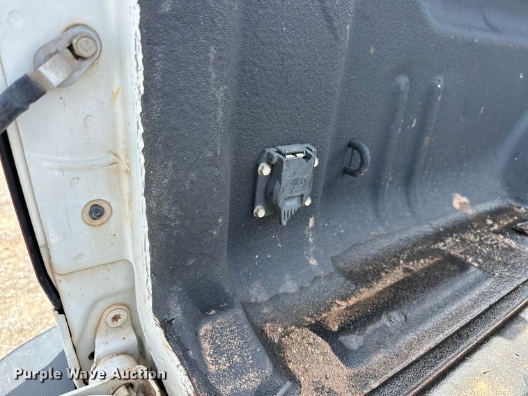 image for item NR9918 2015 Chevrolet  Silverado 2500HD Crew Cab pickup truck