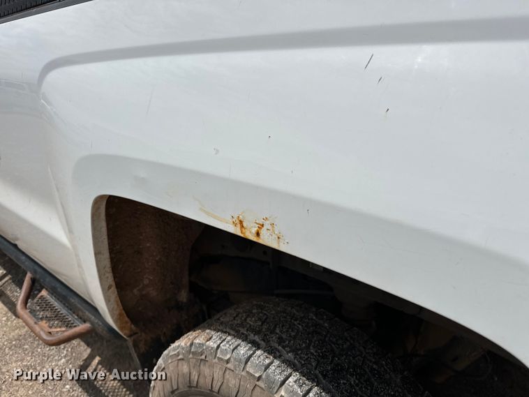 image for item NR9918 2015 Chevrolet  Silverado 2500HD Crew Cab pickup truck