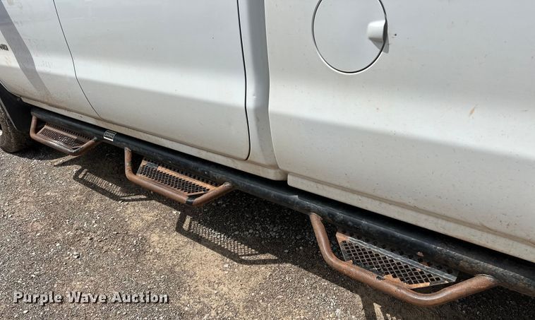 image for item NR9918 2015 Chevrolet  Silverado 2500HD Crew Cab pickup truck