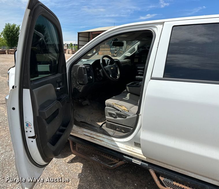 image for item NR9918 2015 Chevrolet  Silverado 2500HD Crew Cab pickup truck