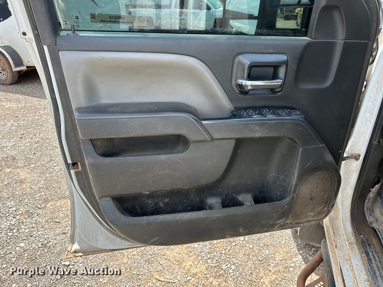 image for item NR9918 2015 Chevrolet  Silverado 2500HD Crew Cab pickup truck