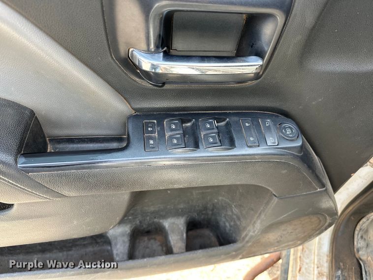 image for item NR9918 2015 Chevrolet  Silverado 2500HD Crew Cab pickup truck