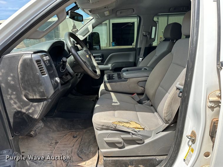 image for item NR9918 2015 Chevrolet  Silverado 2500HD Crew Cab pickup truck