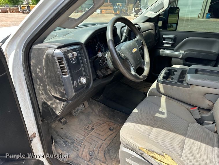 image for item NR9918 2015 Chevrolet  Silverado 2500HD Crew Cab pickup truck