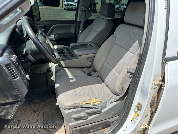 image for item NR9918 2015 Chevrolet  Silverado 2500HD Crew Cab pickup truck