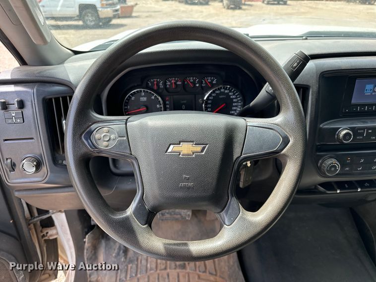 image for item NR9918 2015 Chevrolet  Silverado 2500HD Crew Cab pickup truck