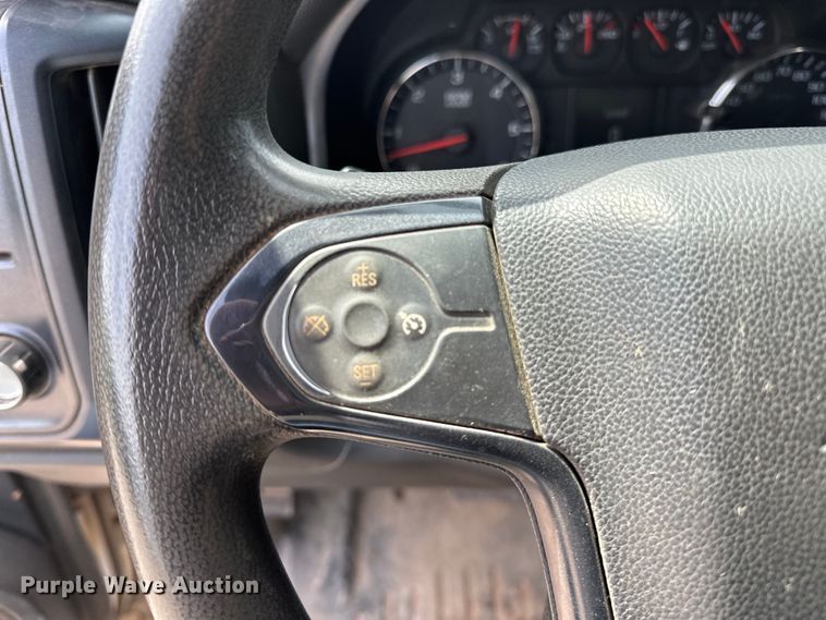 image for item NR9918 2015 Chevrolet  Silverado 2500HD Crew Cab pickup truck