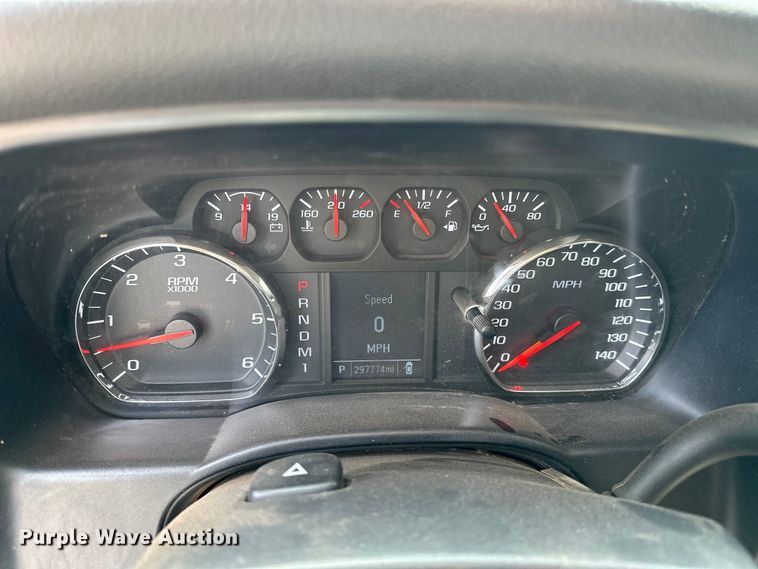 image for item NR9918 2015 Chevrolet  Silverado 2500HD Crew Cab pickup truck