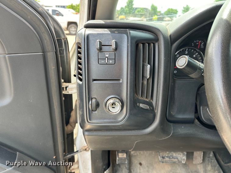 image for item NR9918 2015 Chevrolet  Silverado 2500HD Crew Cab pickup truck