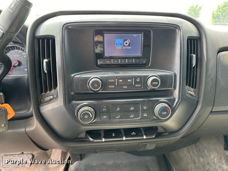 image for item NR9918 2015 Chevrolet  Silverado 2500HD Crew Cab pickup truck