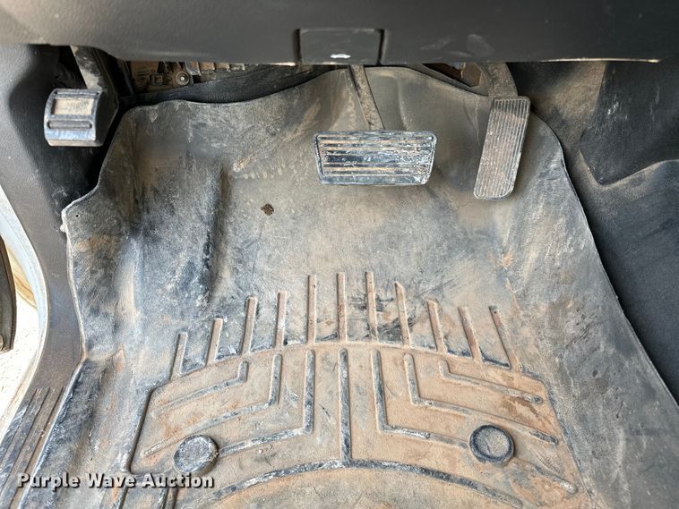 image for item NR9918 2015 Chevrolet  Silverado 2500HD Crew Cab pickup truck