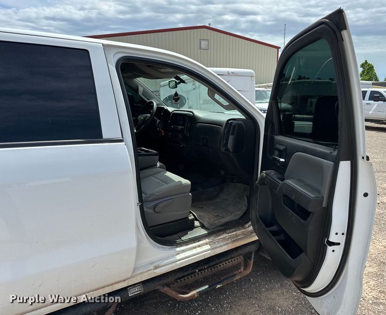 image for item NR9918 2015 Chevrolet  Silverado 2500HD Crew Cab pickup truck