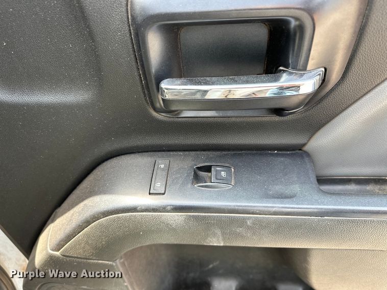 image for item NR9918 2015 Chevrolet  Silverado 2500HD Crew Cab pickup truck