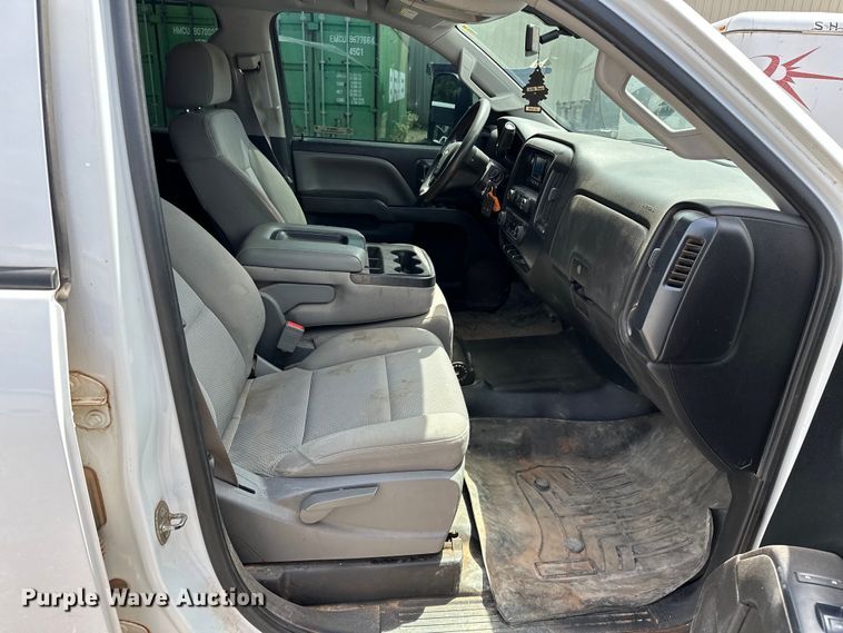 image for item NR9918 2015 Chevrolet  Silverado 2500HD Crew Cab pickup truck