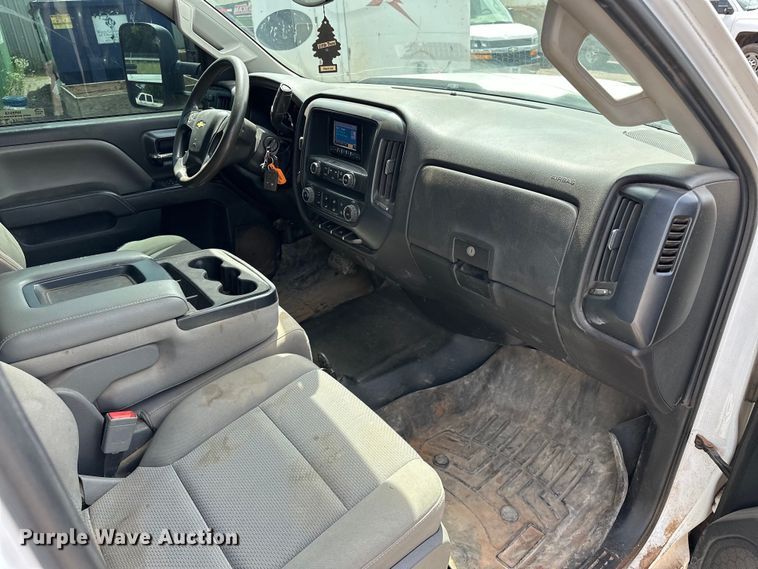 image for item NR9918 2015 Chevrolet  Silverado 2500HD Crew Cab pickup truck