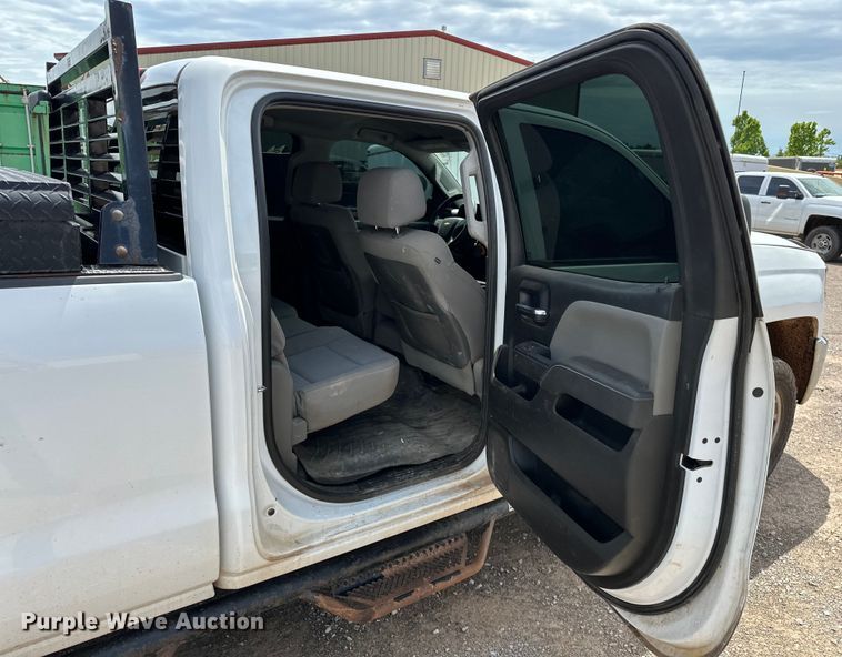 image for item NR9918 2015 Chevrolet  Silverado 2500HD Crew Cab pickup truck