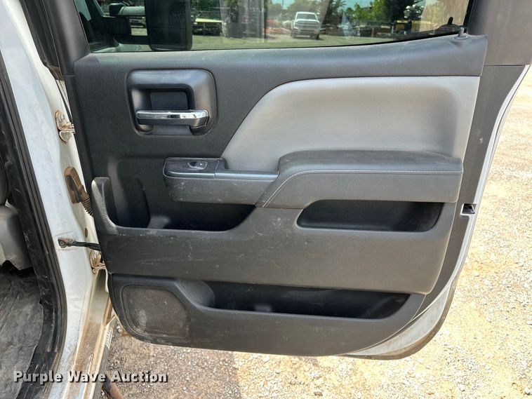 image for item NR9918 2015 Chevrolet  Silverado 2500HD Crew Cab pickup truck