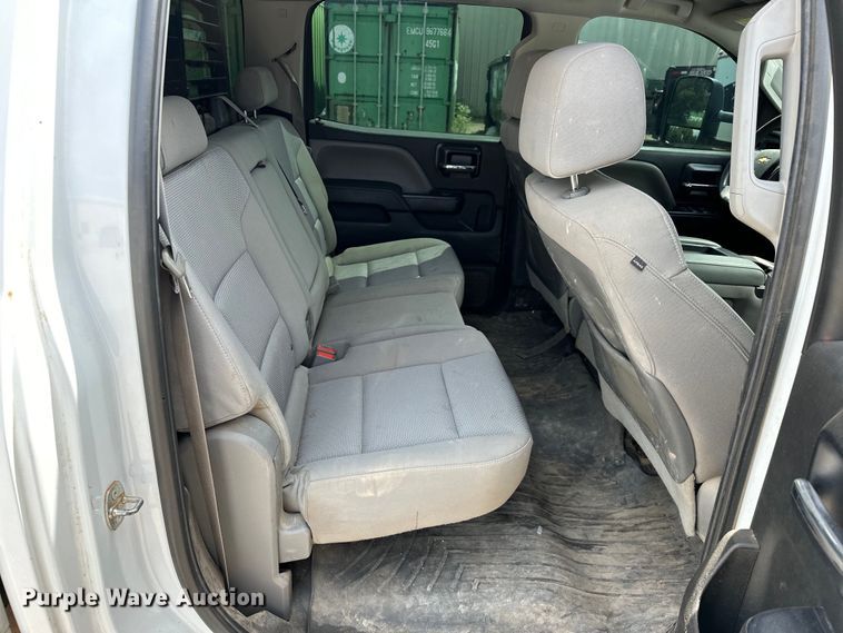 image for item NR9918 2015 Chevrolet  Silverado 2500HD Crew Cab pickup truck